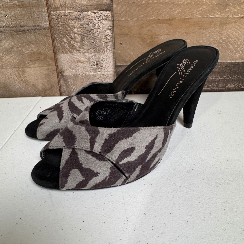 Donald Pliner Heels Womens 8 Gray Black Animal Print Suede Mob Wife Peep Toe